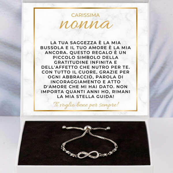 Bracciale con il pendente che simboleggia l'infinito